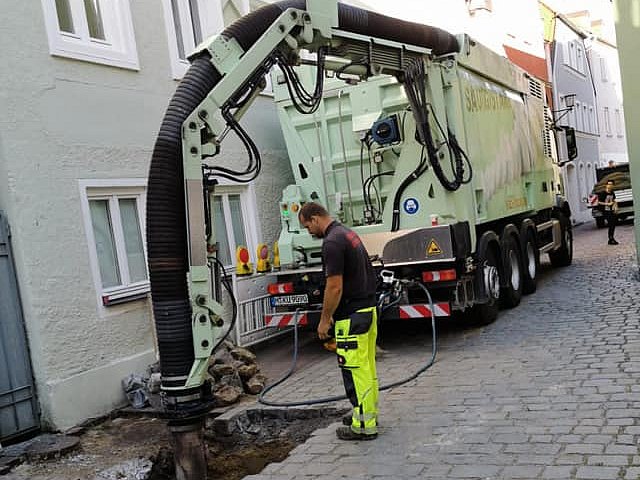 Tiefbau innerstädtisch Saugbagger