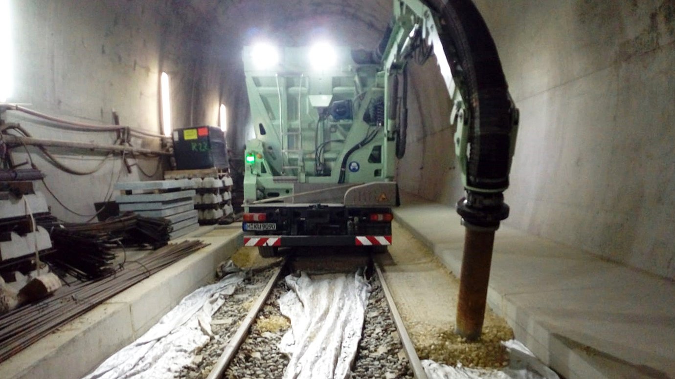 Tunnel- und Gleisbau Saugbagger
